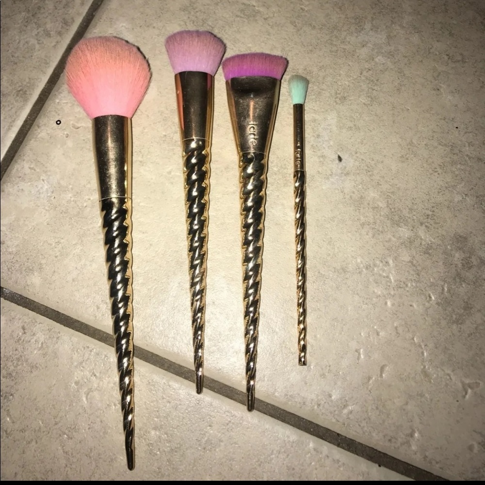 Tarte unicorn brishes